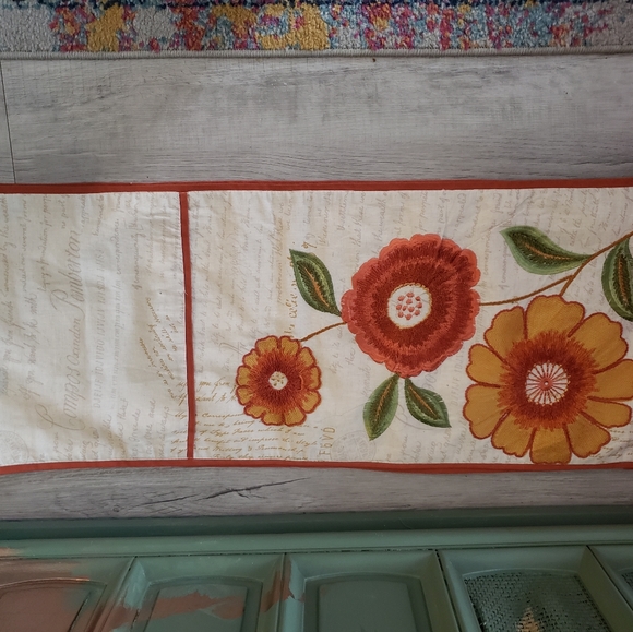 Vintage Table Runner - Picture 2 of 3